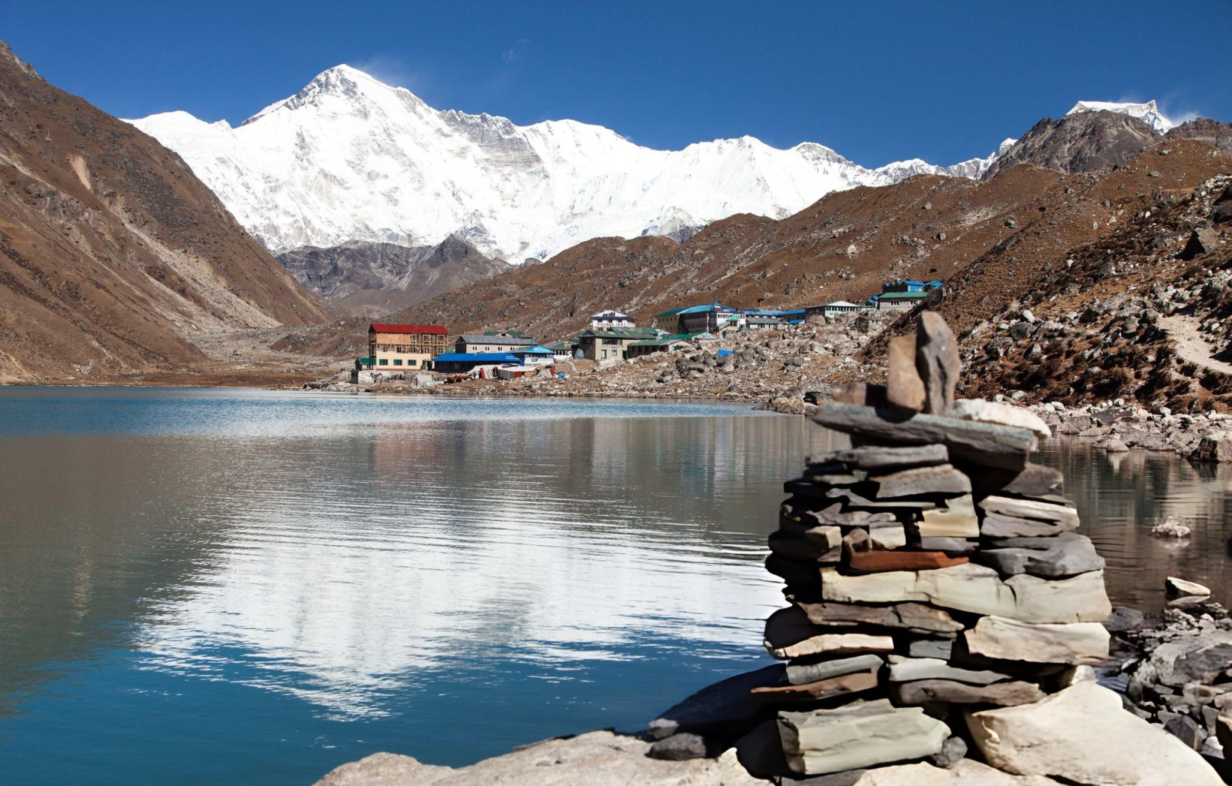 Classic Everest Base Camp vs. Gokyo Lakes Trek: Which Route Should You Choose?
