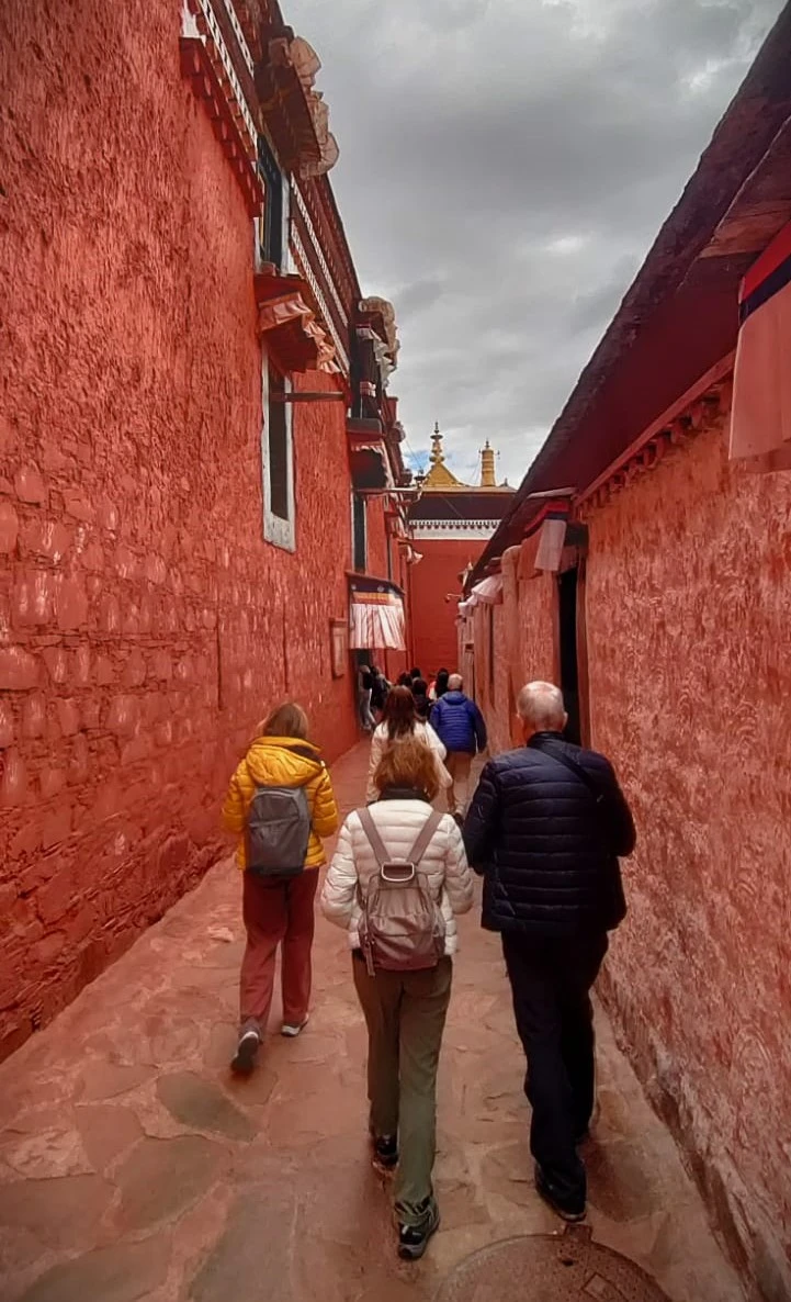tourist-in-tibet